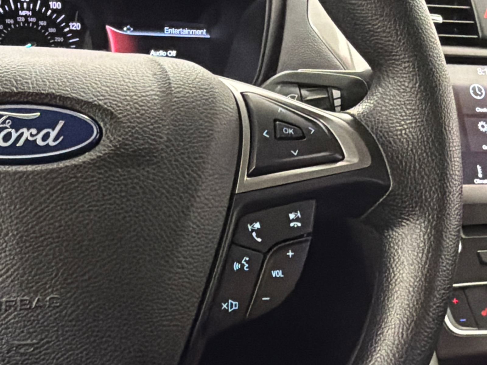 Used 2018 Ford Fusion SE w/ Fusion SE Technology Package FWD image 18