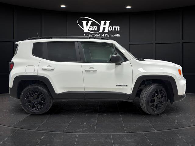 Used 2023 Jeep Renegade Latitude w/ Sun & Fun Group AWD/4WD image 2