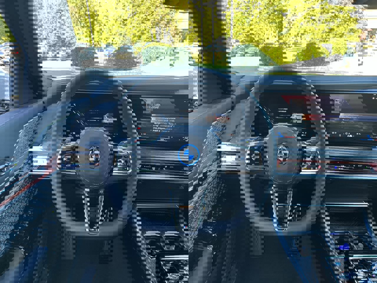 Used 2025 BMW i7 eDrive50 w/ M Sport Package image 21