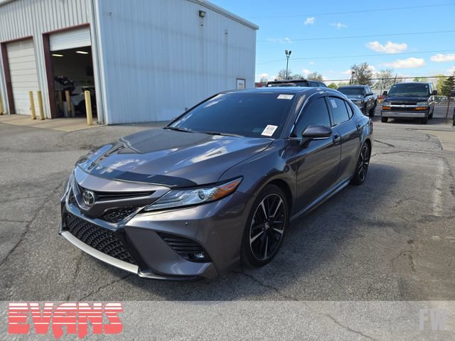Used 2018 Toyota Camry XSE image 3