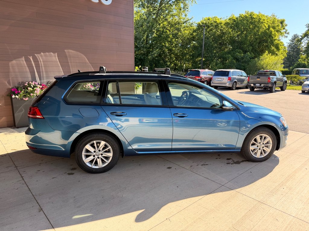 Used 2016 Volkswagen Golf S FWD image 8