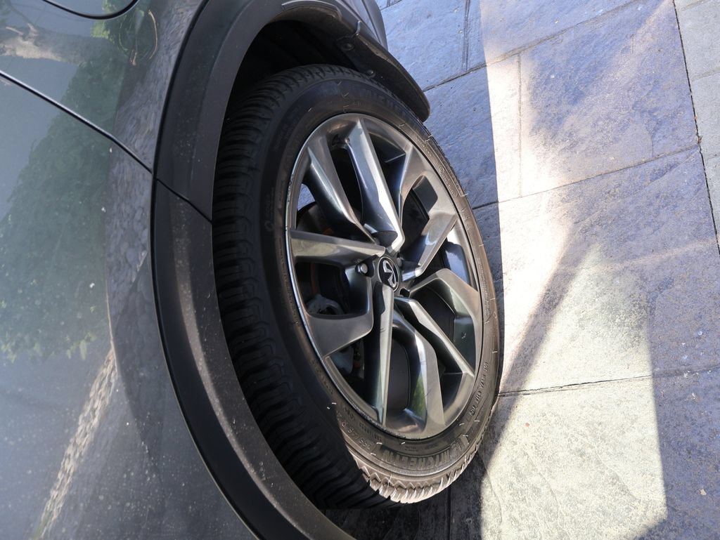 Used 2019 INFINITI QX50 Essential w/ Sensory Package AWD/4WD image 19