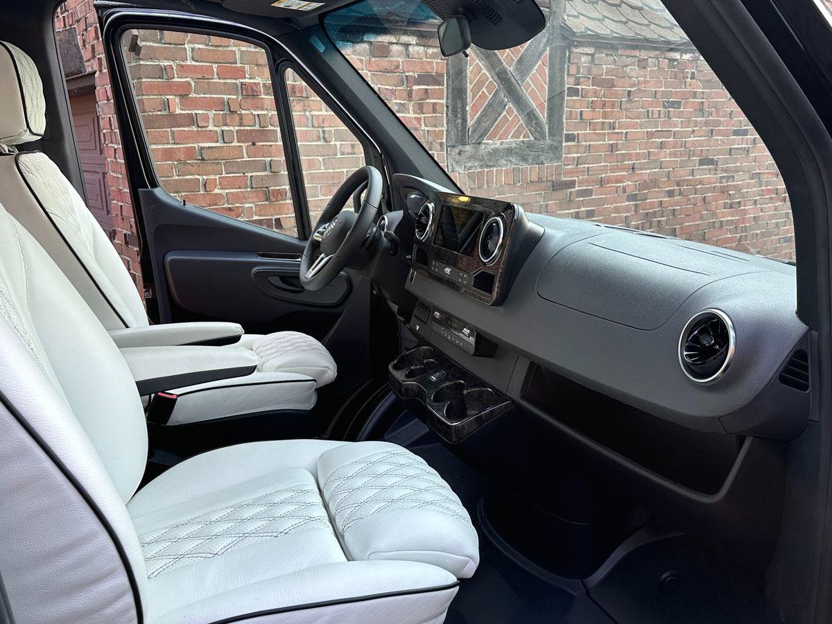 Used 2024 Mercedes-Benz Sprinter 3500 image 40