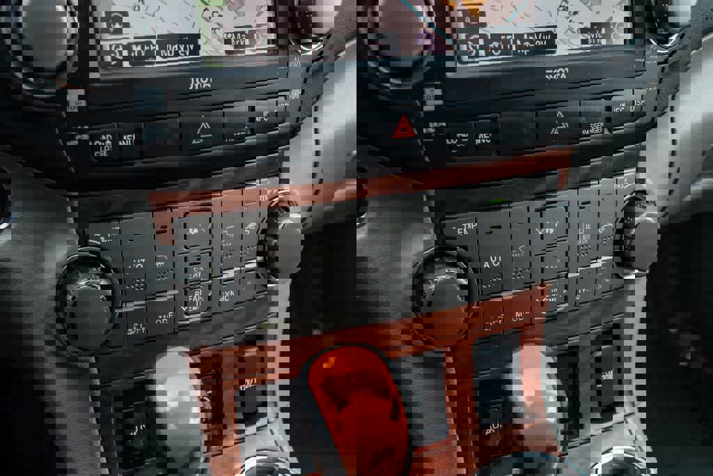 Used 2010 Toyota Highlander Limited image 21