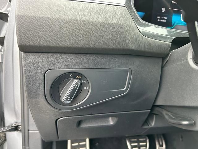 Used 2022 Volkswagen Tiguan SE R-Line image 21