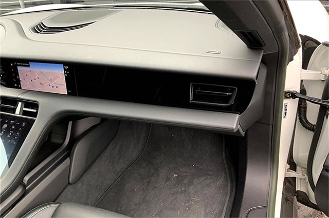Used 2022 Porsche Taycan image 21