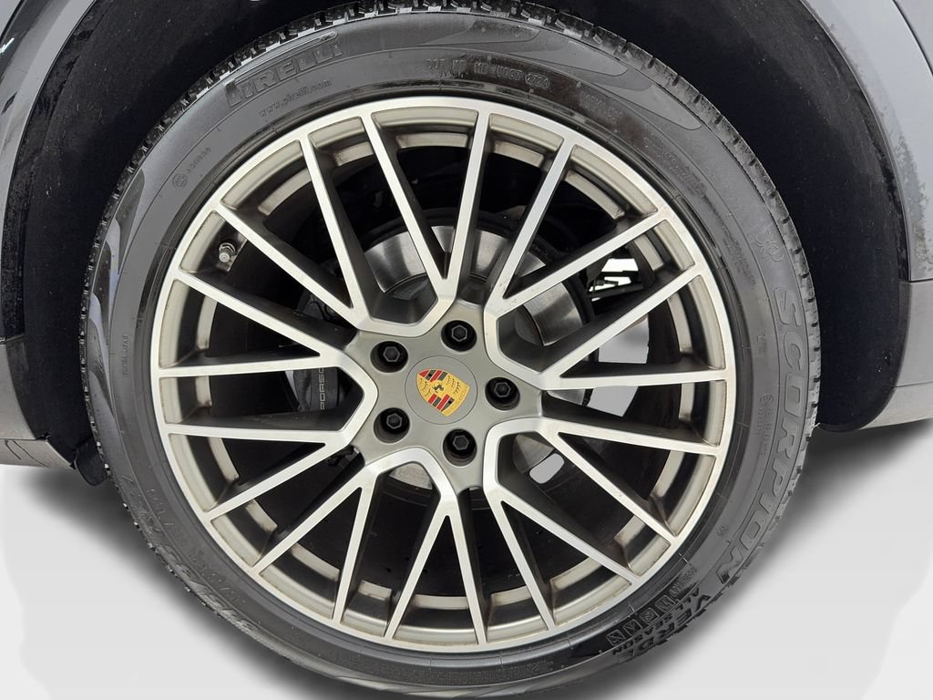 Used 2023 Porsche Cayenne Platinum Edition image 43
