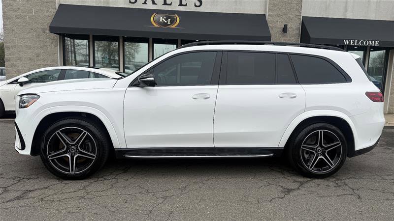 Used 2024 Mercedes-Benz GLS 450 4MATIC w/ AMG Line Exterior image 2