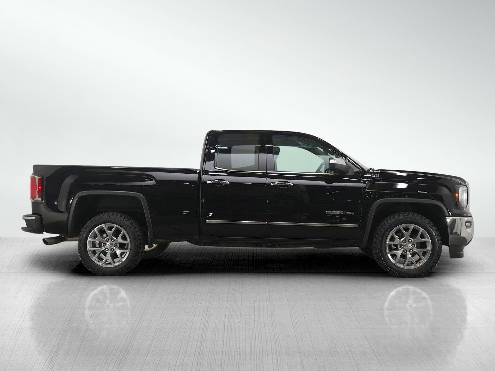 Used 2018 GMC Sierra 1500 SLT w/ SLT Premium Package image 6