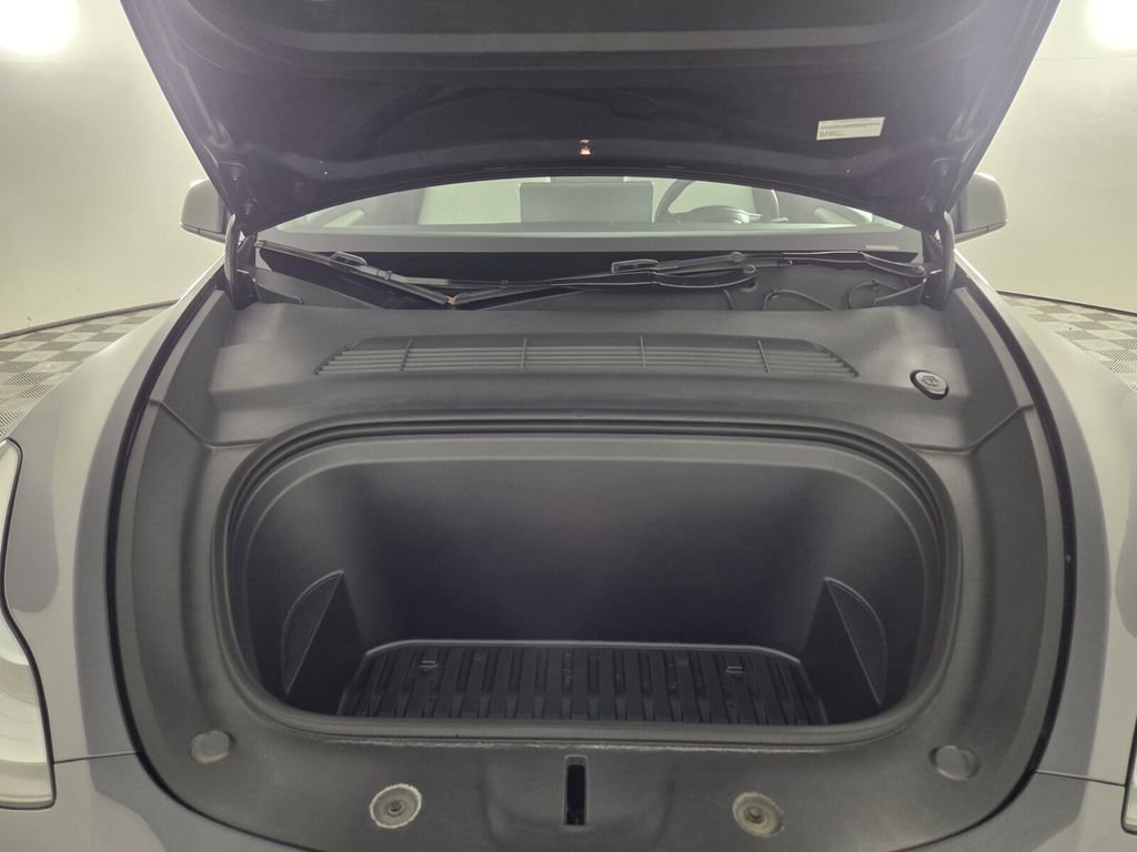 Used 2024 Tesla Model Y Long Range AWD/4WD image 32