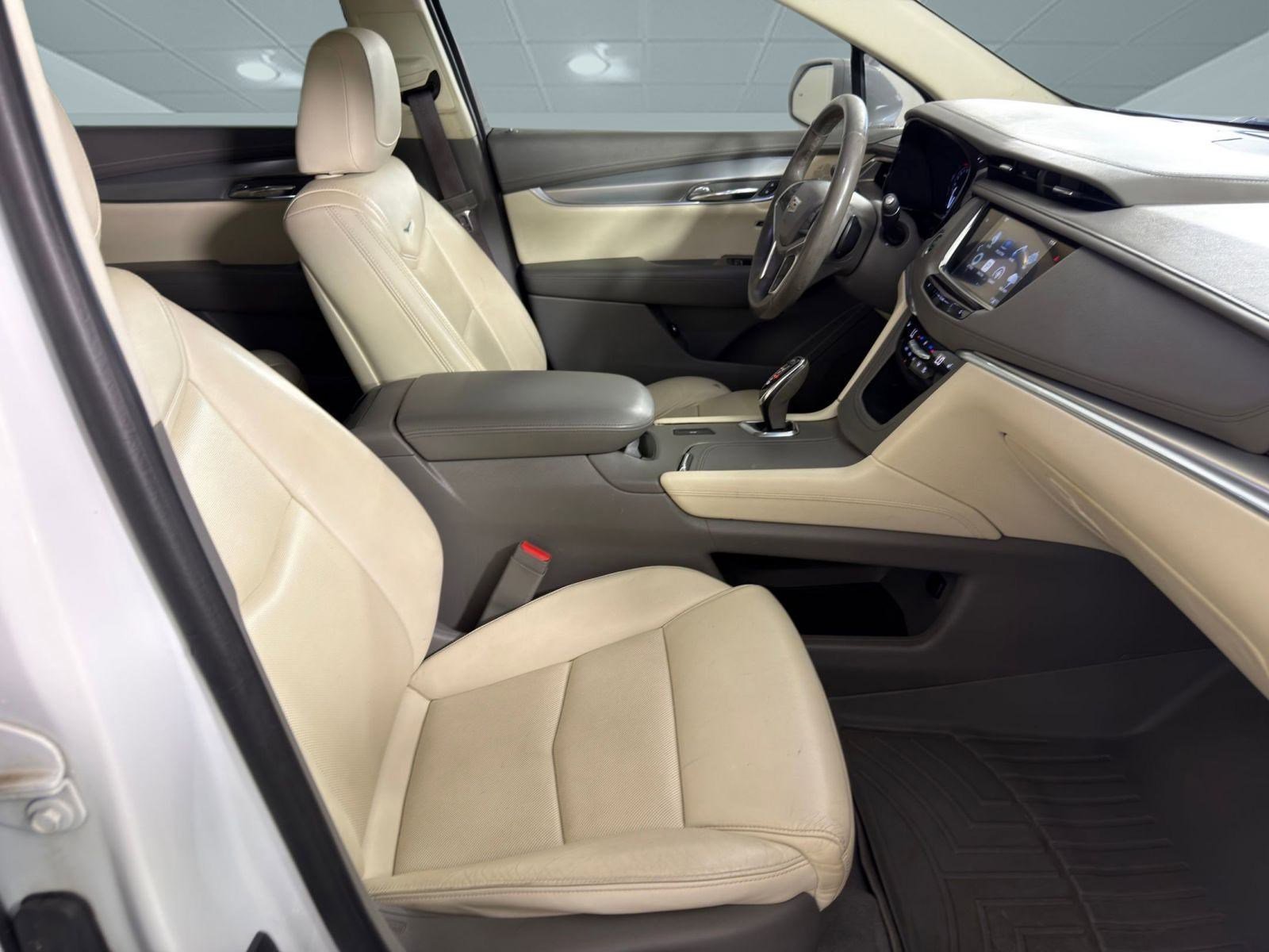 Used 2017 Cadillac XT5 Luxury w/ Driver Awareness Package image 23