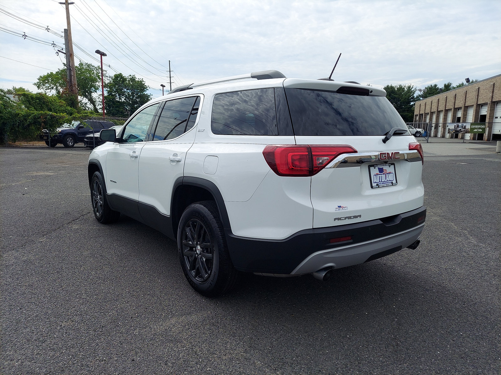 Used 2019 GMC Acadia SLT w/ LPO, Floor Liner Package FWD image 4