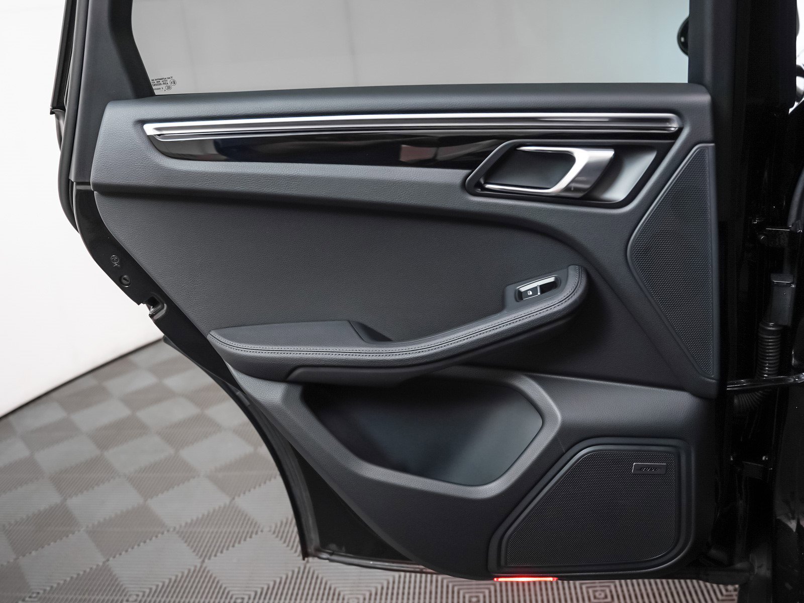 Used 2025 Porsche Macan S image 26