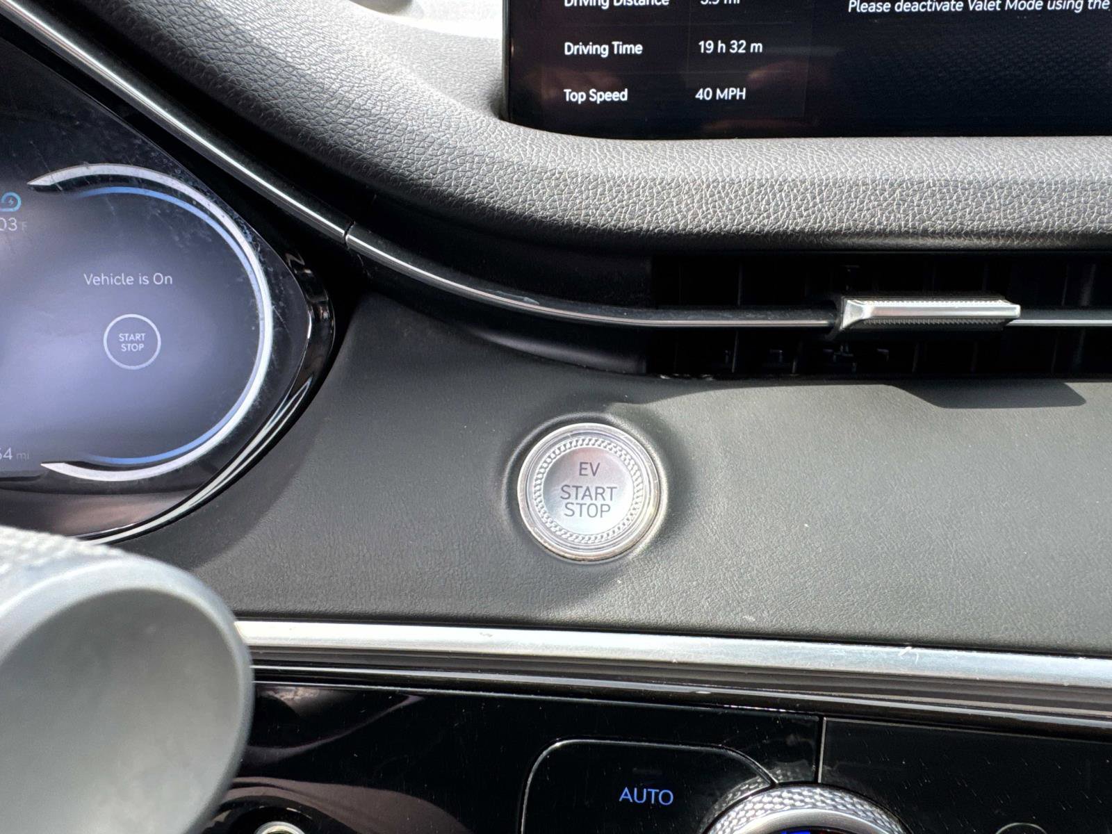 Used 2025 Genesis Electrified GV70 image 20