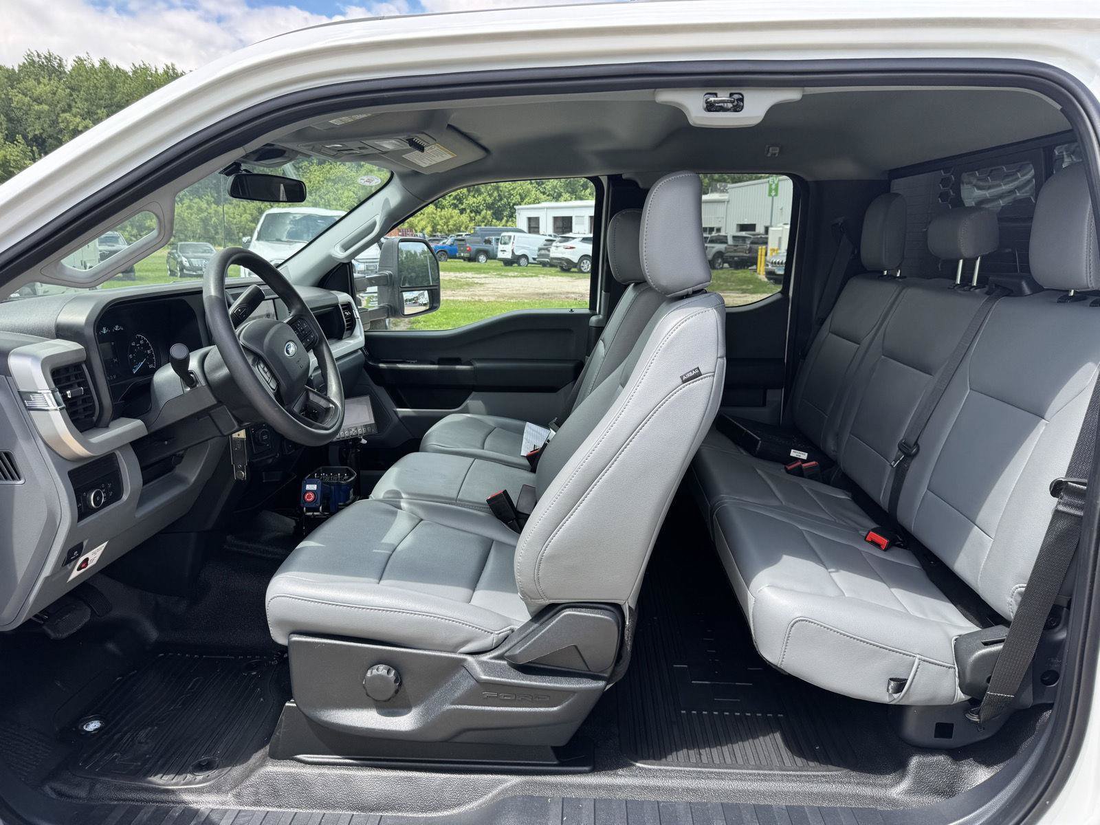 Used 2025 Ford F550 4x4 SuperCab Super Duty image 25