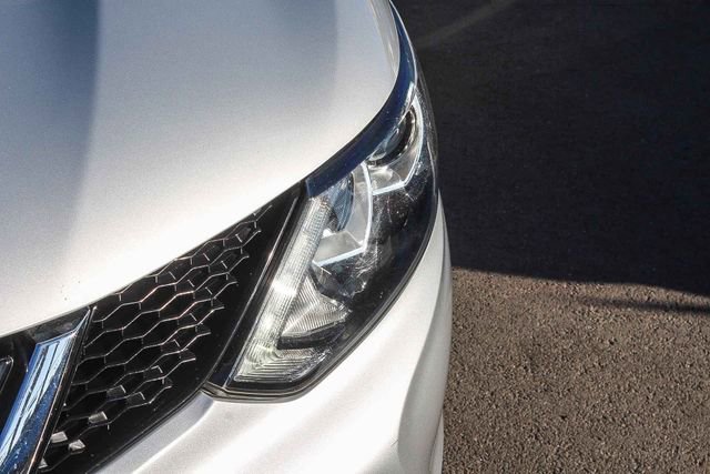 Used 2018 Nissan Rogue Sport SV image 16