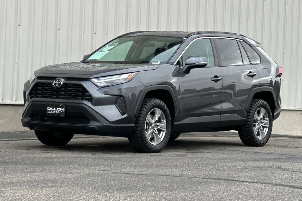 Used 2025 Toyota RAV4 XLE AWD/4WD image 11