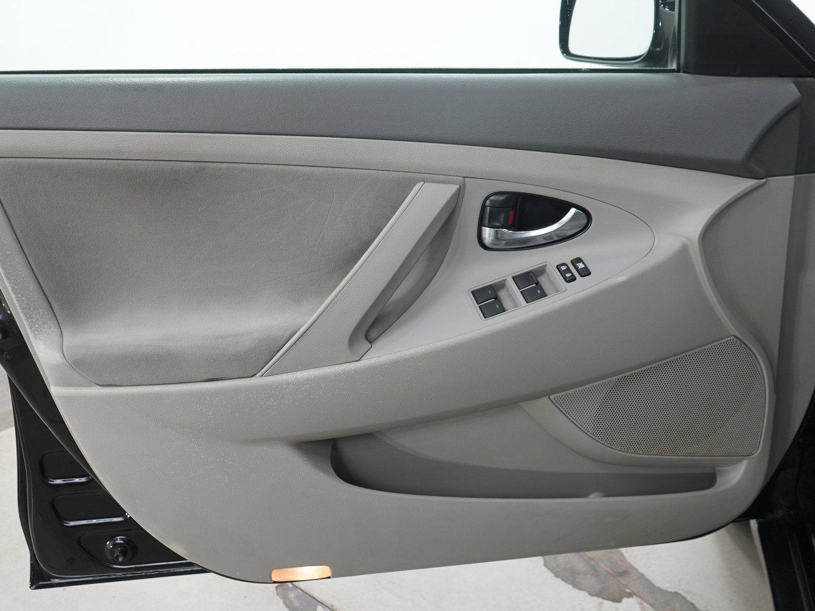 Used 2011 Toyota Camry LE w/ LE Extra-Value Pkg FWD image 18