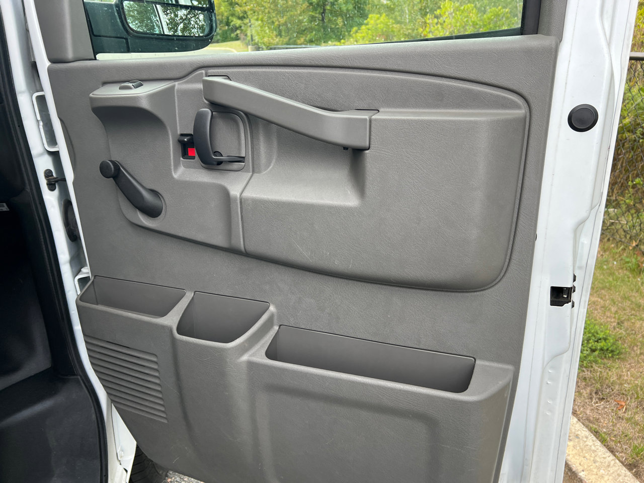 Used 2018 Chevrolet Express 2500 image 11