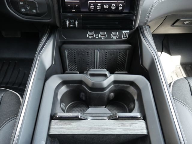 Used 2025 RAM 2500 Limited AWD/4WD image 27