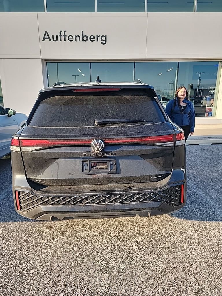 Used 2026 Volkswagen Tiguan SE R-Line image 9