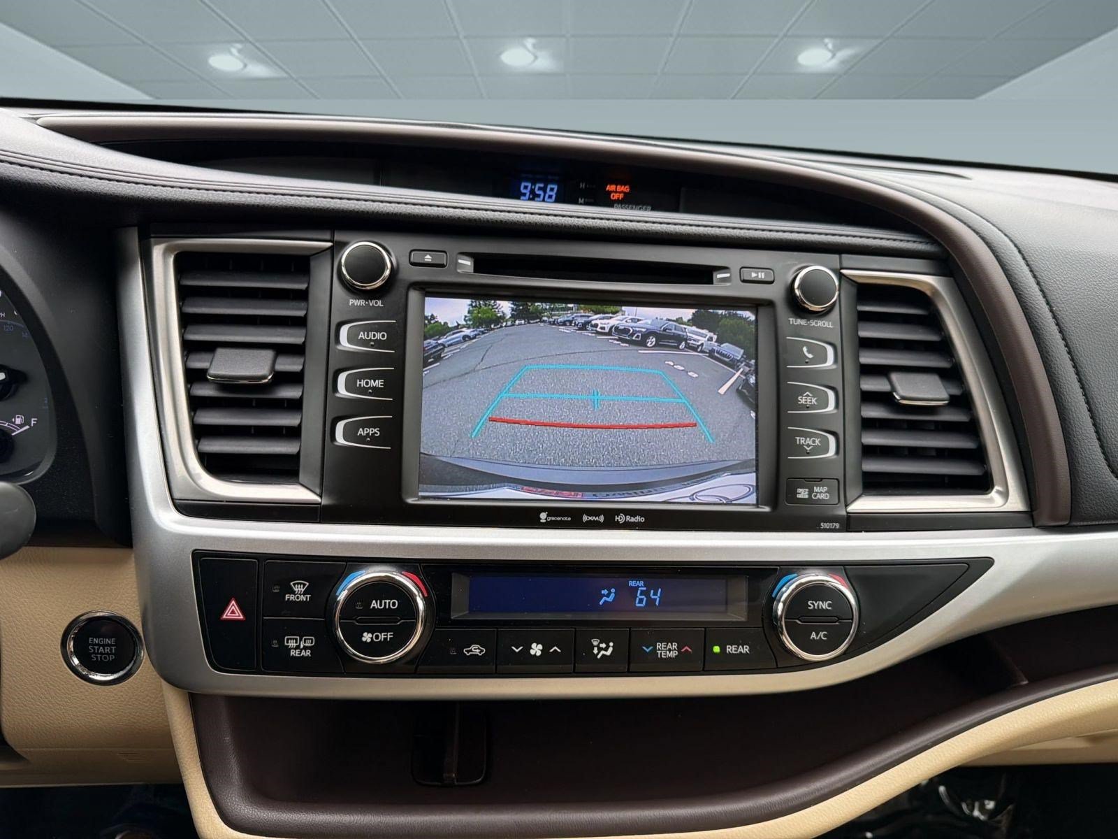 Used 2018 Toyota Highlander XLE AWD/4WD image 19