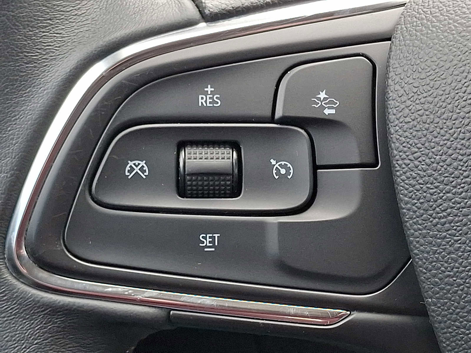 Used 2023 Buick Encore GX Select w/ Sport Touring Package image 23