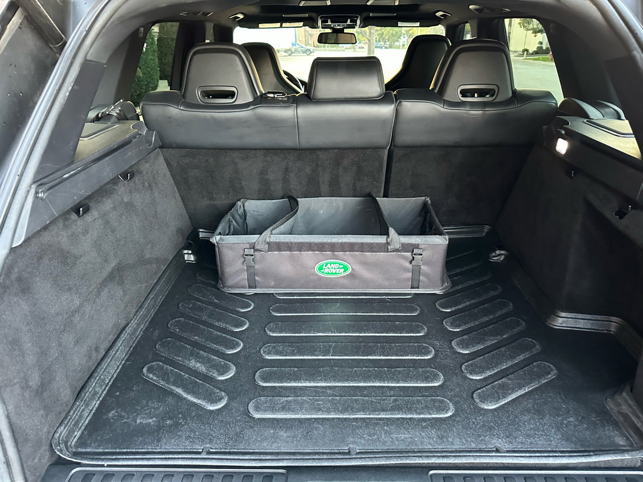 Used 2015 Land Rover Range Rover Sport SVR image 29