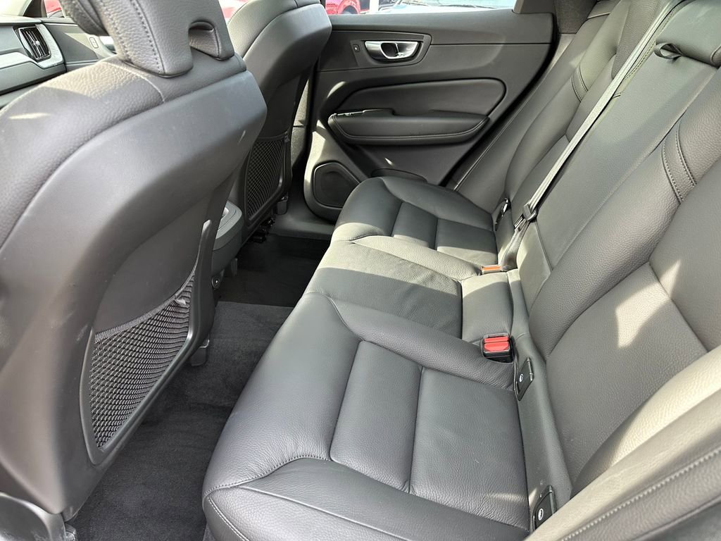 Used 2025 Volvo XC60 B5 Plus image 19