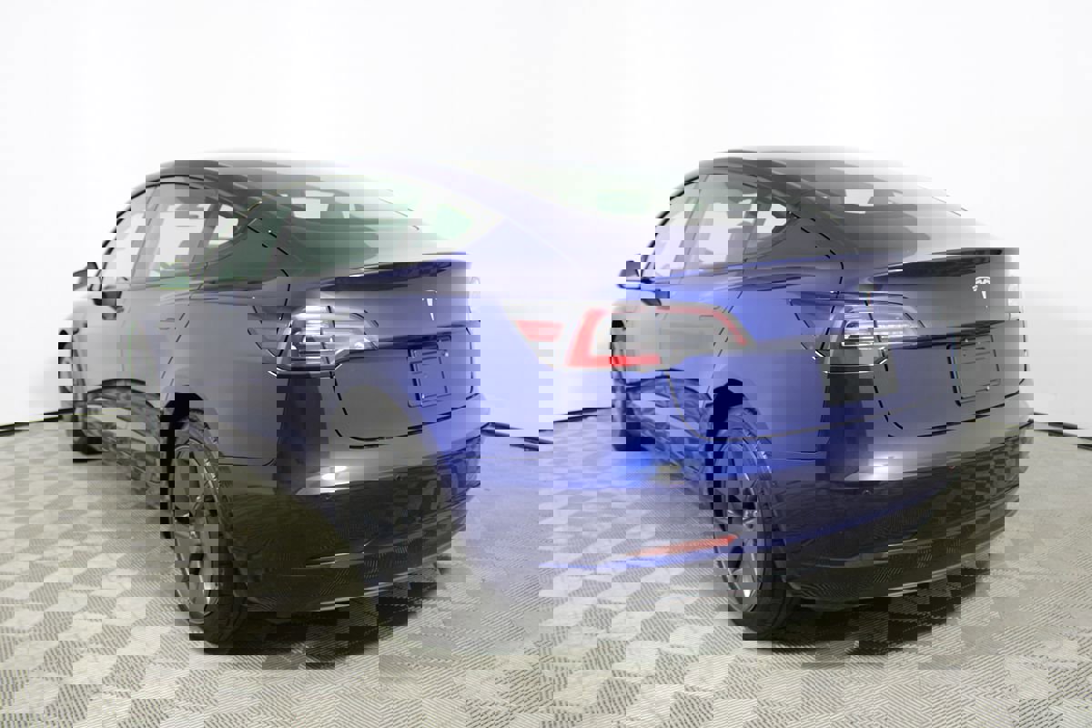 Used 2022 Tesla Model 3 Standard Range image 30