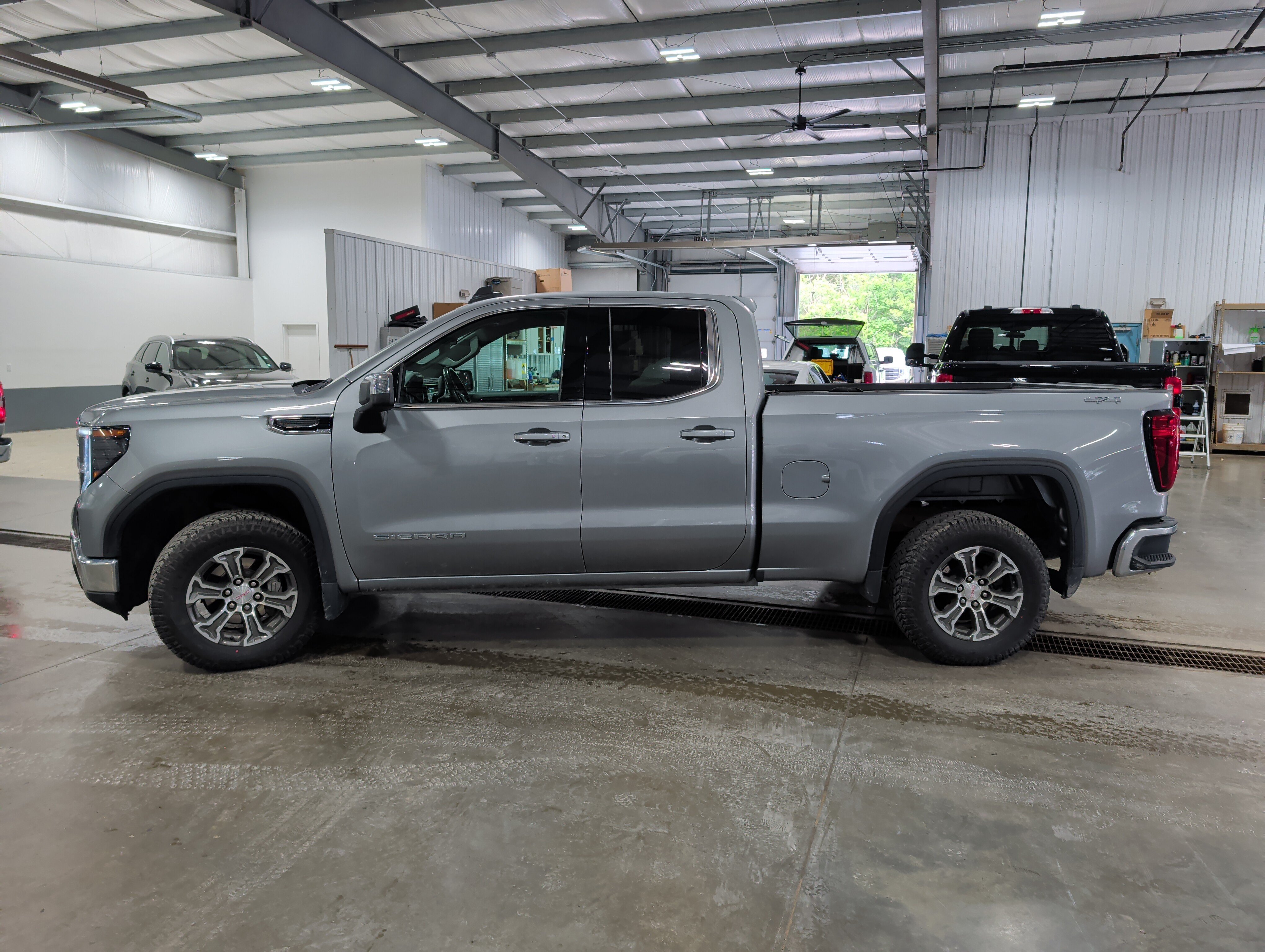 Used 2023 GMC Sierra 1500 SLE AWD/4WD image 6