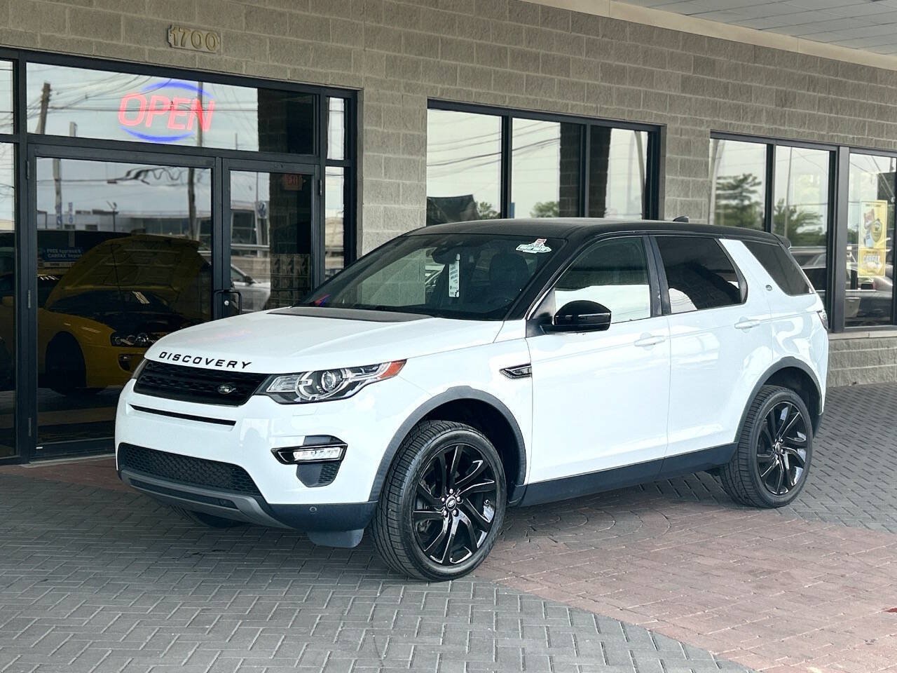 Used 2017 Land Rover Discovery Sport HSE AWD/4WD image 95