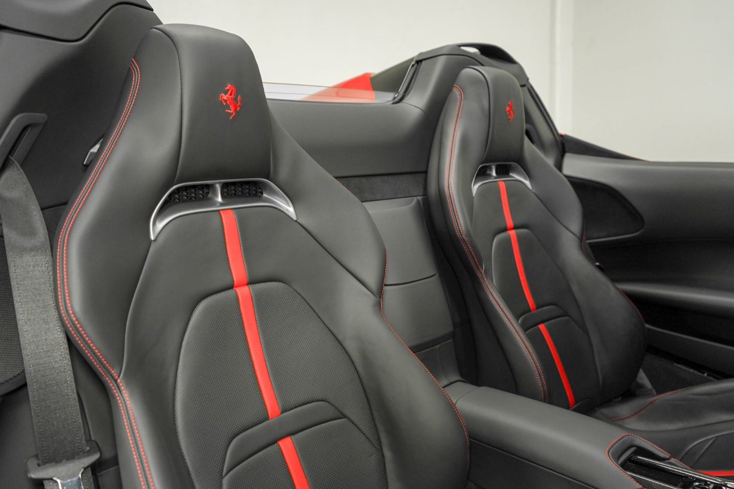 Used 2022 Ferrari SF90 Spider image 37