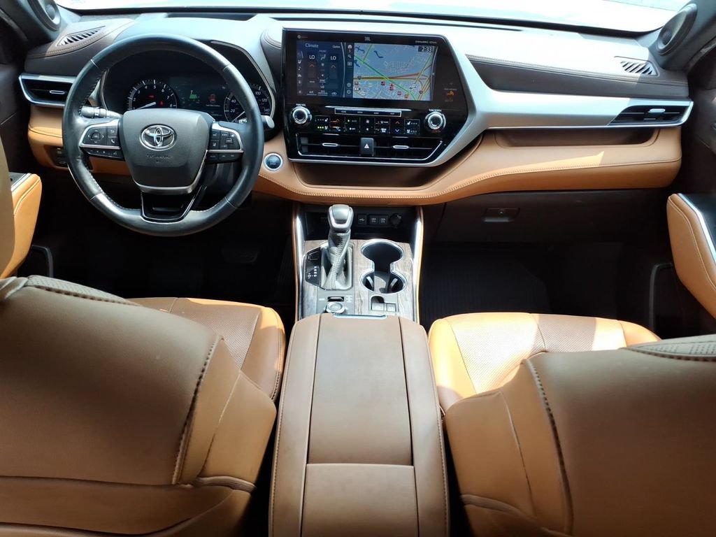 Used 2020 Toyota Highlander Platinum AWD/4WD image 24