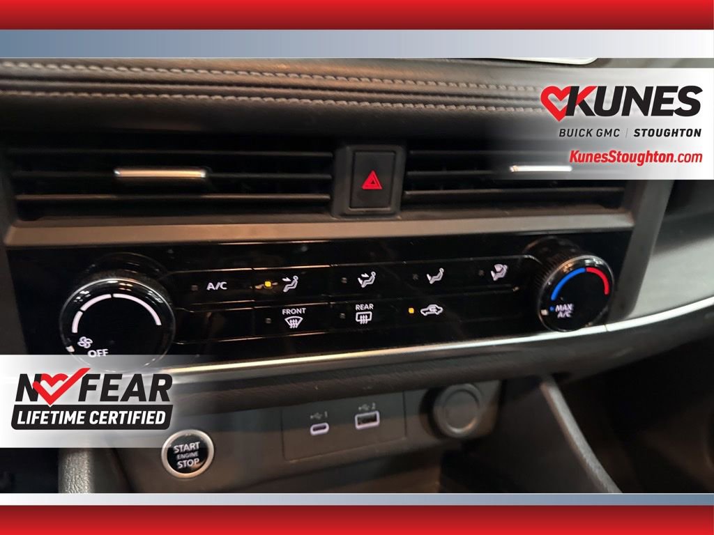 Used 2023 Nissan Rogue S image 29