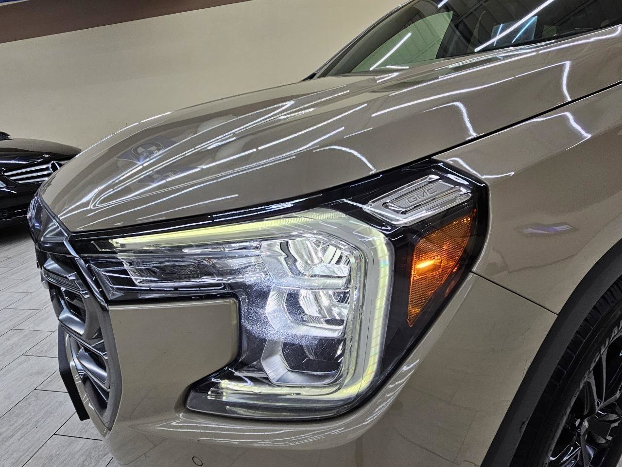 Used 2022 GMC Terrain AT4 w/ Tech Package AWD/4WD image 10