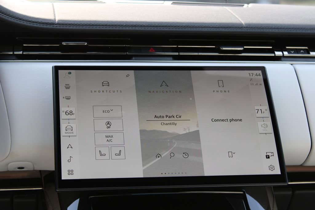 Used 2024 Land Rover Range Rover Sport SE AWD/4WD image 14