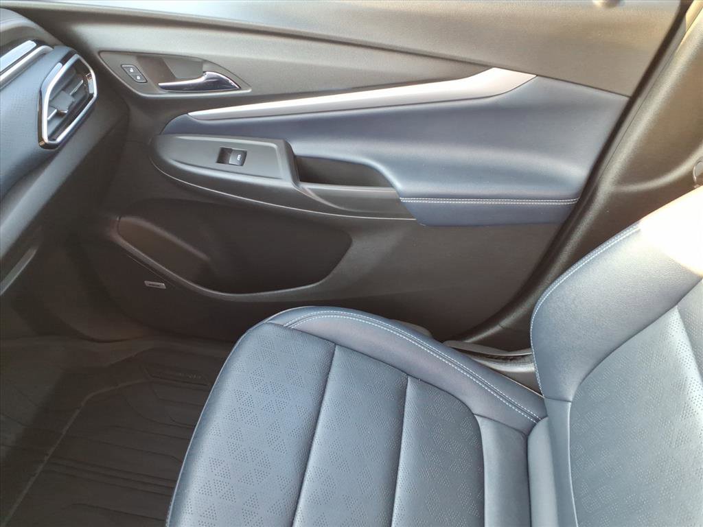 Used 2022 Chevrolet Bolt EUV Premier w/ Sun & Sound Package FWD image 31