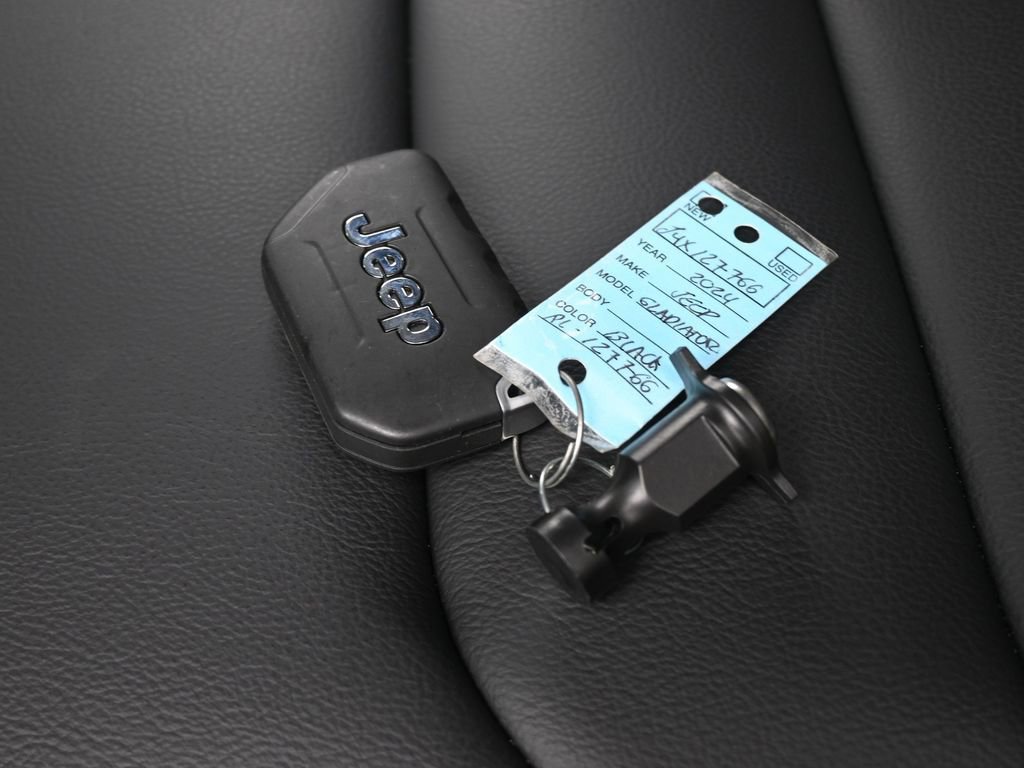 Used 2024 Jeep Gladiator Sport w/ Premium Package image 21