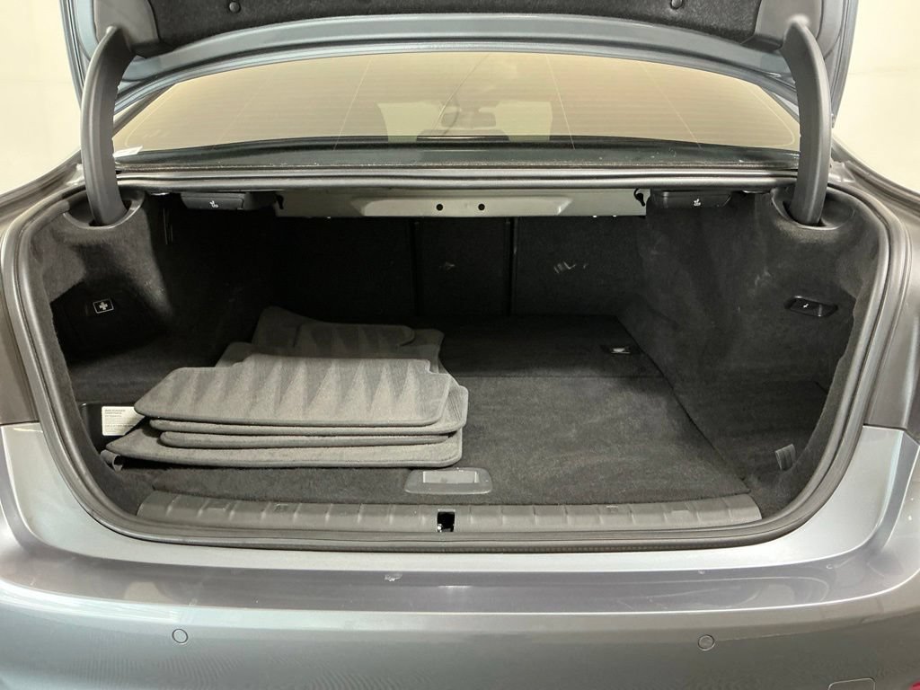 Used 2018 BMW 530e w/ Premium Package 2 RWD image 29