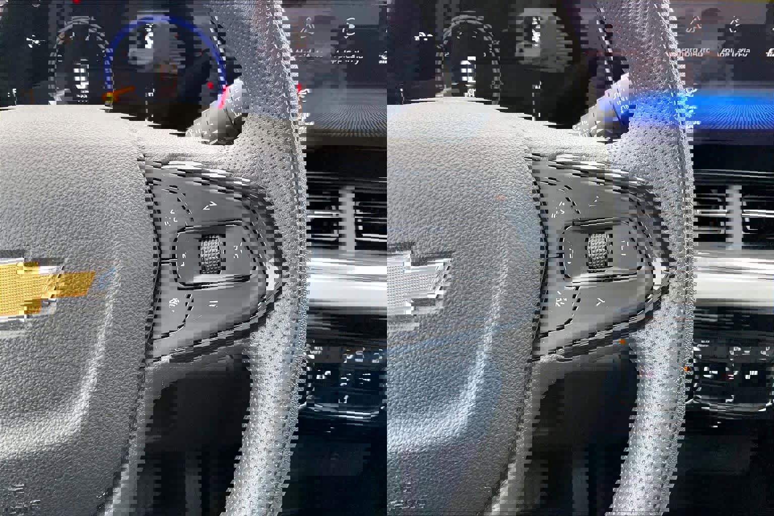 Certified 2025 Chevrolet Trax LT image 24