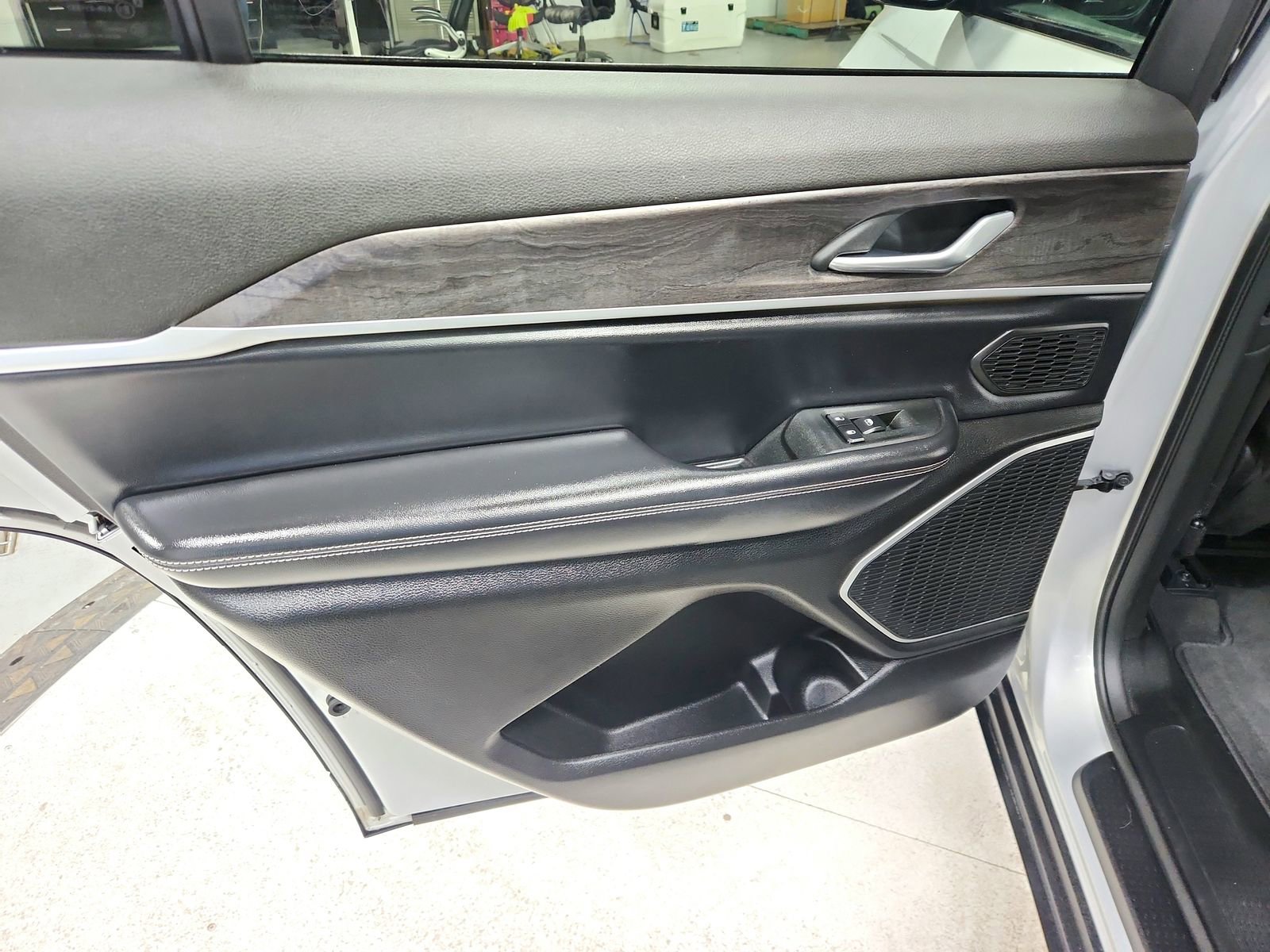 Used 2021 Jeep Grand Cherokee L Limited w/ Trailer Tow Group (B) image 36