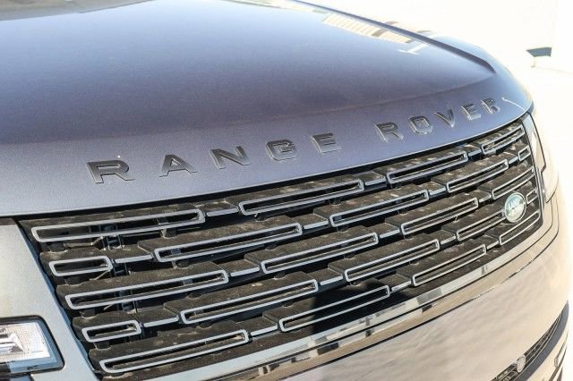 New 2025 Land Rover Range Rover Long Wheelbase SE image 11