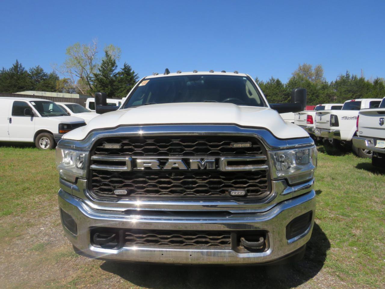 Used 2019 RAM 3500 Tradesman w/ Chrome Appearance Group AWD/4WD image 5