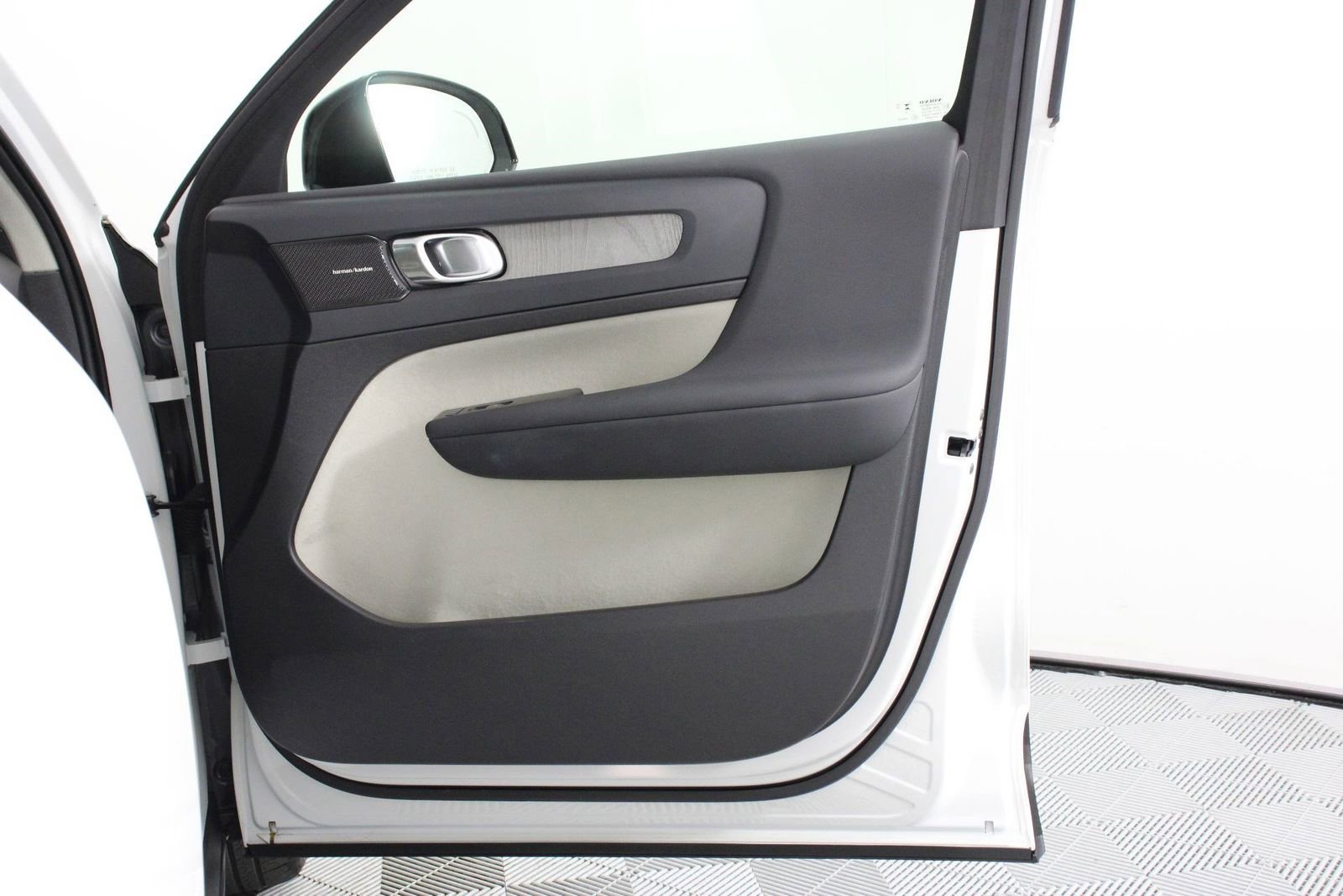 Used 2023 Volvo XC40 B5 Ultimate w/ Protection Package Premier AWD/4WD image 21