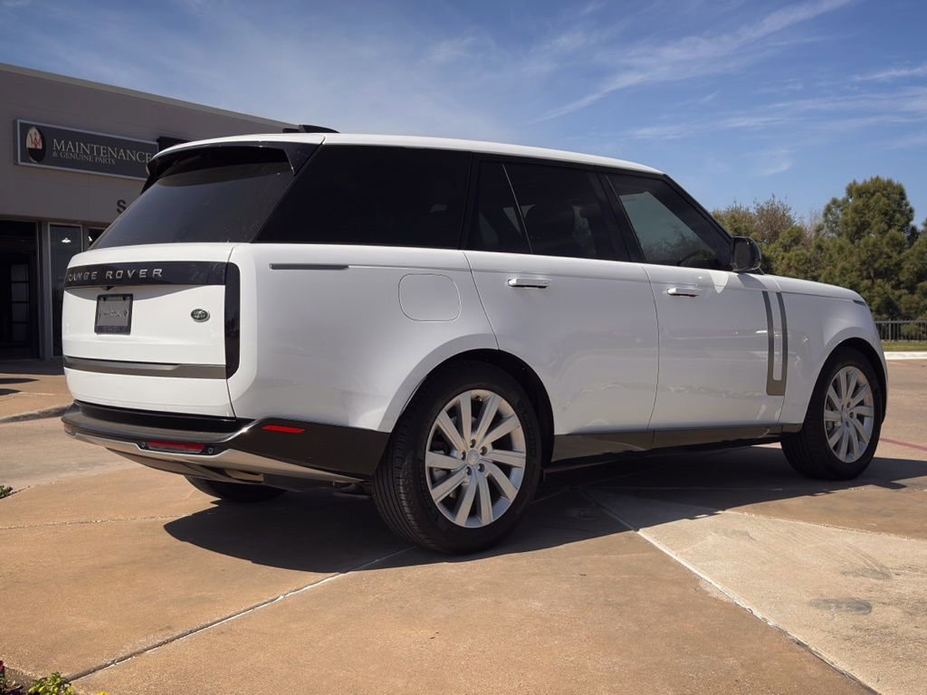 Used 2023 Land Rover Range Rover SE image 4