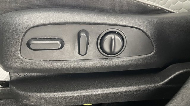 Used 2020 Chevrolet Equinox LS w/ LS Convenience Package image 35