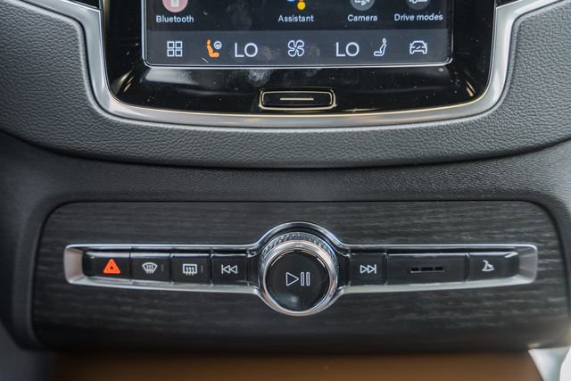 Used 2023 Volvo XC90 B6 Ultimate w/ Lounge Package image 24