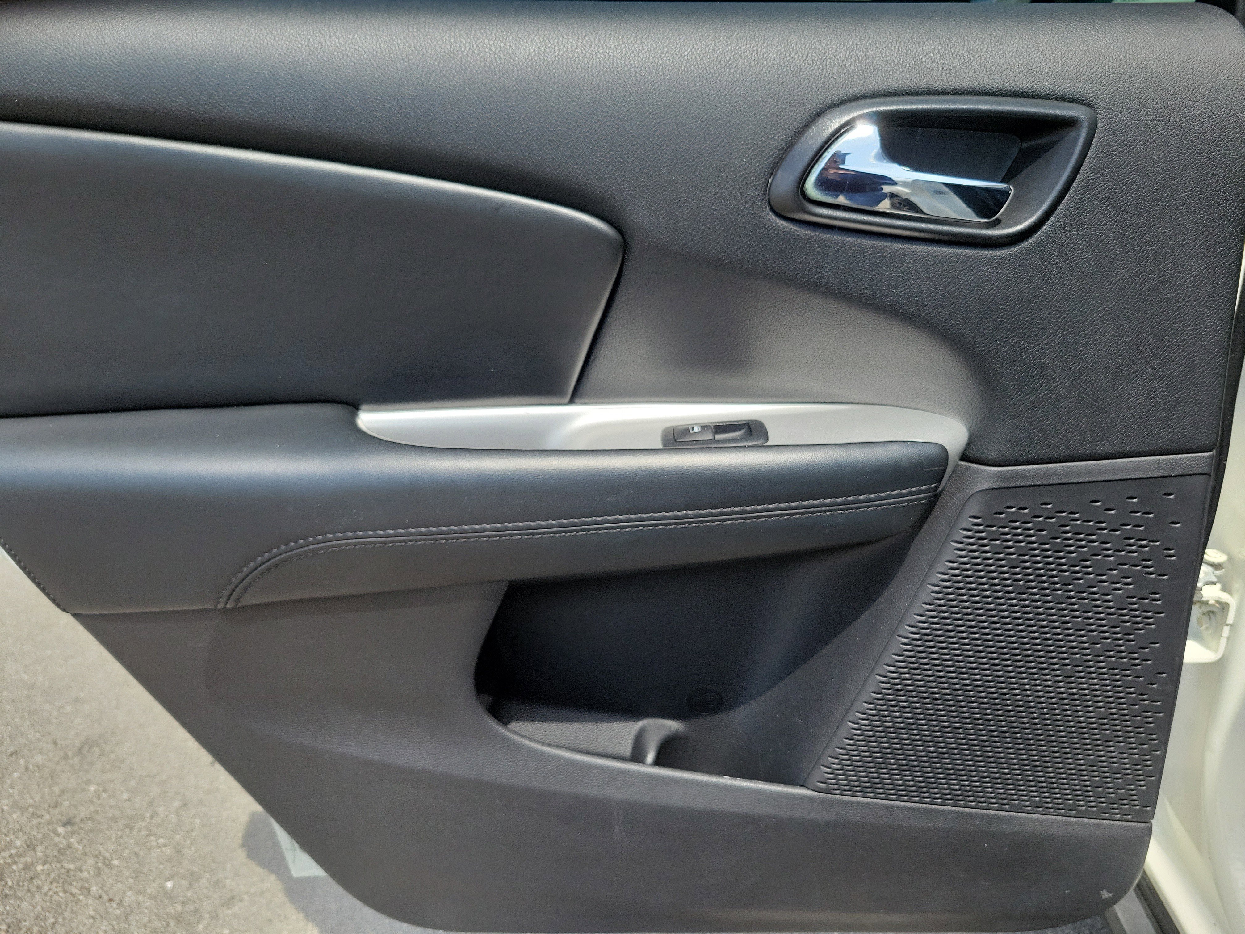 Used 2020 Dodge Journey SE w/ SE Popular Equipment Group FWD image 19