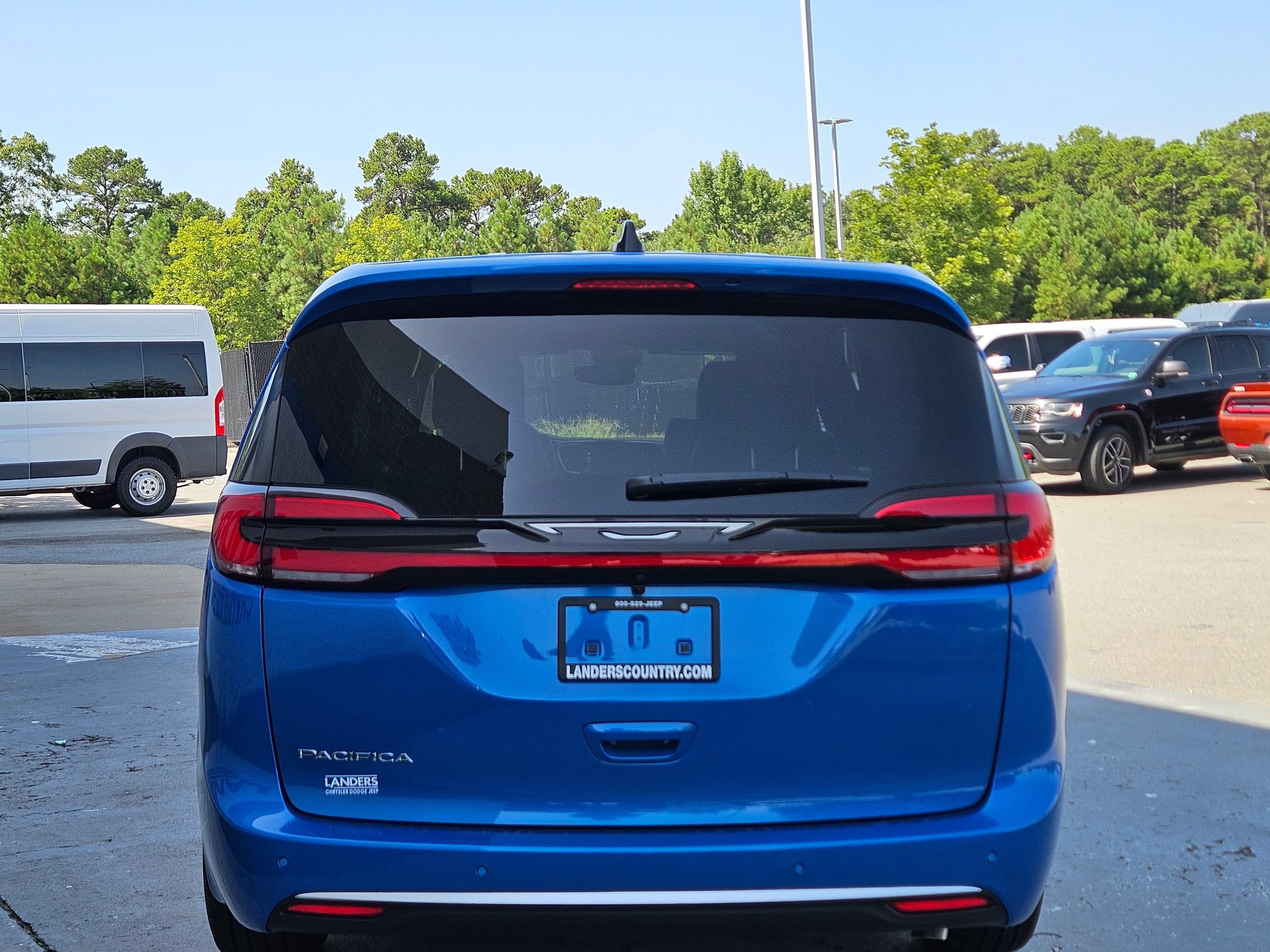 New 2027 Chrysler Pacifica Select FWD image 6